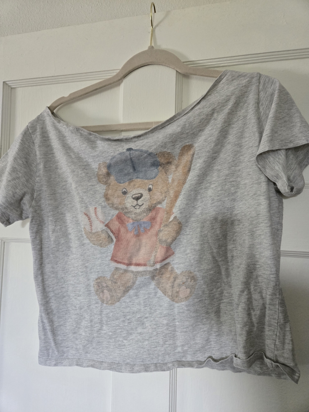 Hollister Light Heather Gray Tee with Subtle Logo And Teddy Bear On Back - Picture 4 of 4